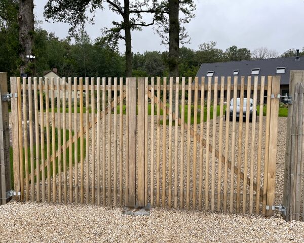 Elegantes Doppelflügeltor – Höhe 120 cm