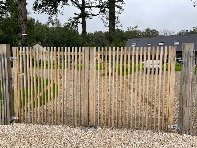 Elegantes Doppelflügeltor – Höhe 175 cm